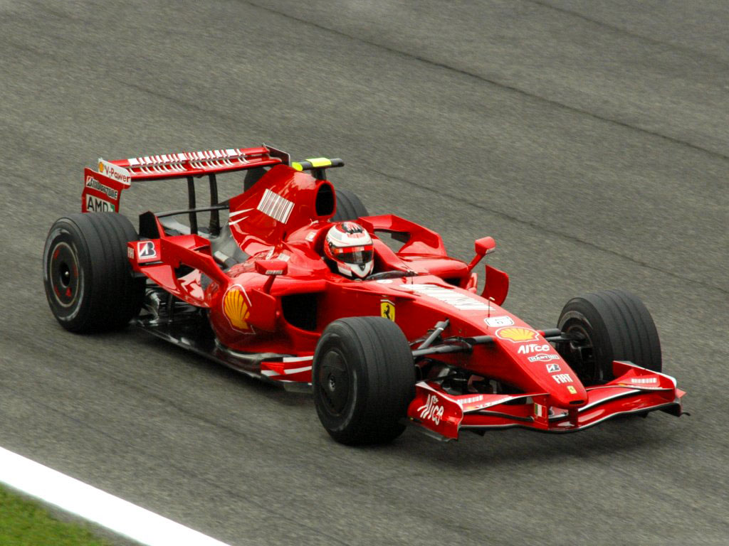 Figura 1: un’auto di Formula 1 è perfetta per creare un effetto panning con la scia sfocata