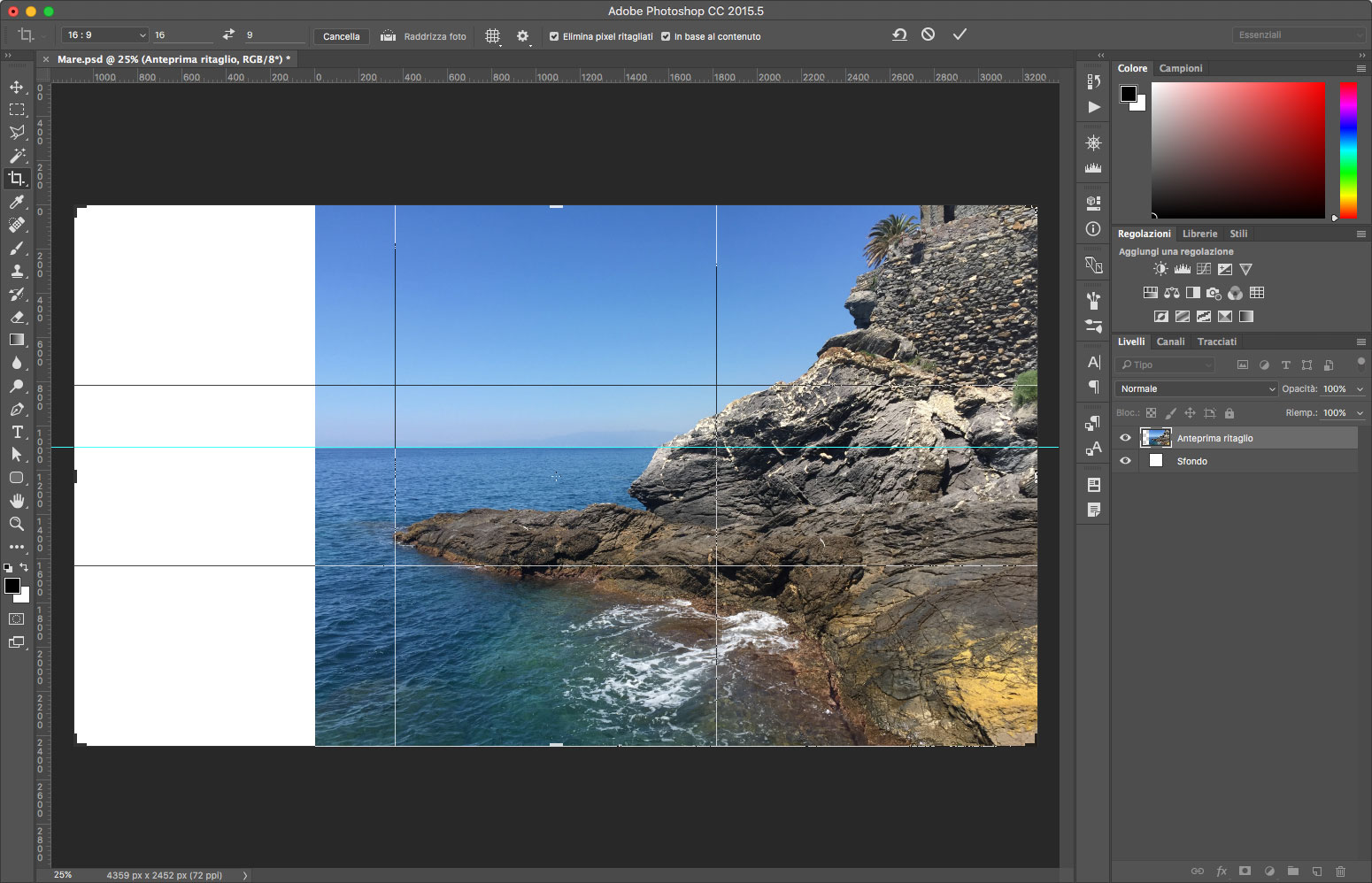 Figura 5: il cambio di proporzioni lascia una zona in bianco che Photoshop CC dovrà ricostruire